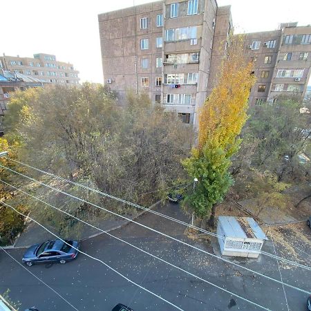 Large Cozy Apartment On Beginning Of Komitas Ave Γιερεβάν Εξωτερικό φωτογραφία