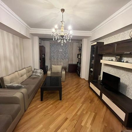 Large Cozy Apartment On Beginning Of Komitas Ave Γιερεβάν Εξωτερικό φωτογραφία