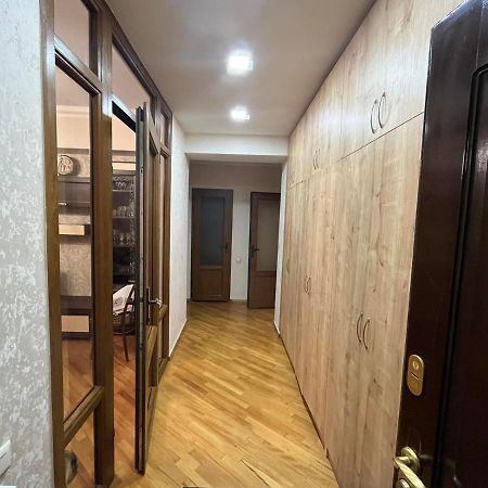 Large Cozy Apartment On Beginning Of Komitas Ave Γιερεβάν Εξωτερικό φωτογραφία