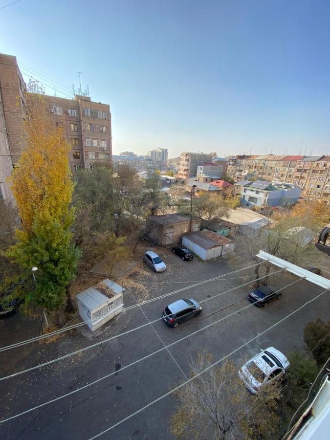 Large Cozy Apartment On Beginning Of Komitas Ave Γιερεβάν Εξωτερικό φωτογραφία