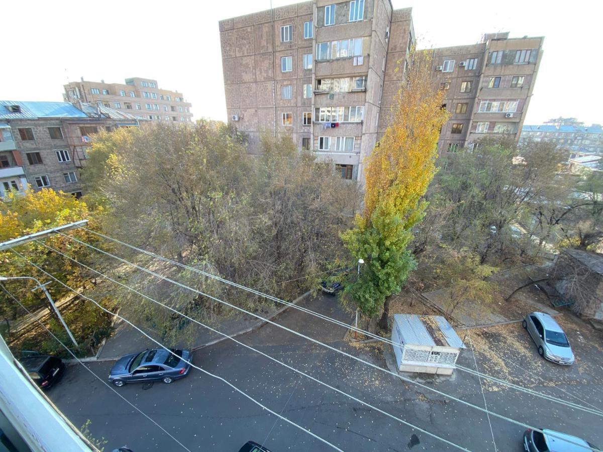 Large Cozy Apartment On Beginning Of Komitas Ave Γιερεβάν Εξωτερικό φωτογραφία