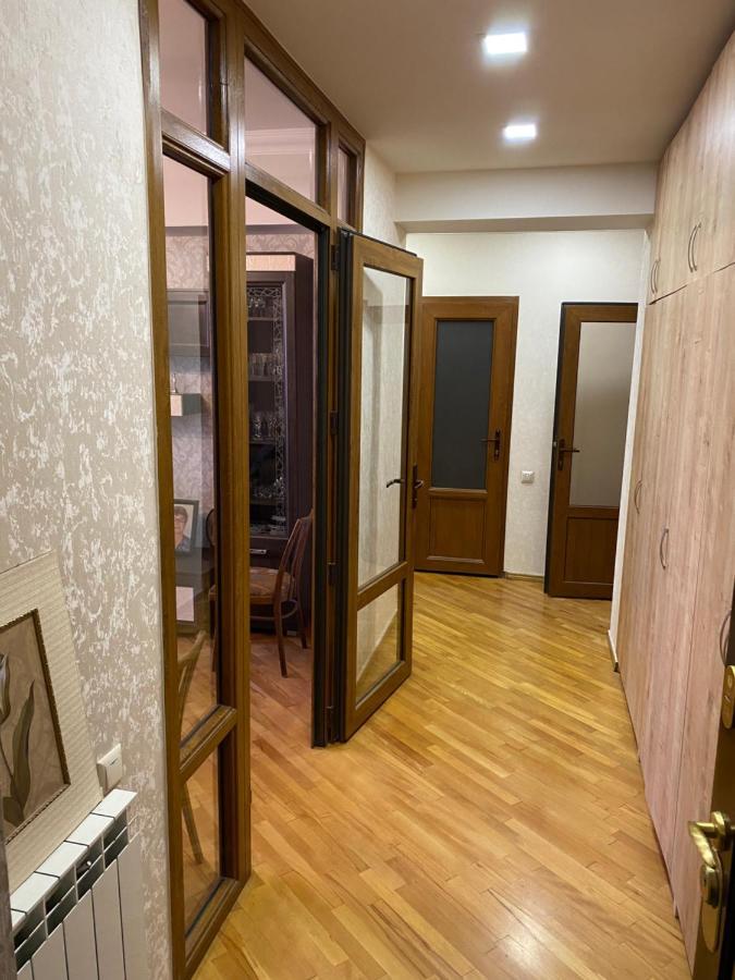 Large Cozy Apartment On Beginning Of Komitas Ave Γιερεβάν Εξωτερικό φωτογραφία
