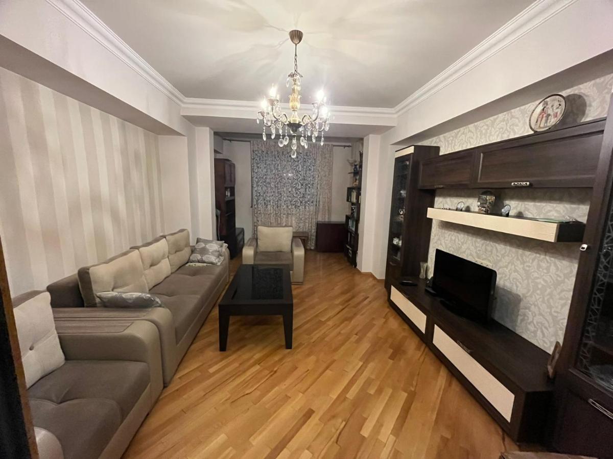 Large Cozy Apartment On Beginning Of Komitas Ave Γιερεβάν Εξωτερικό φωτογραφία