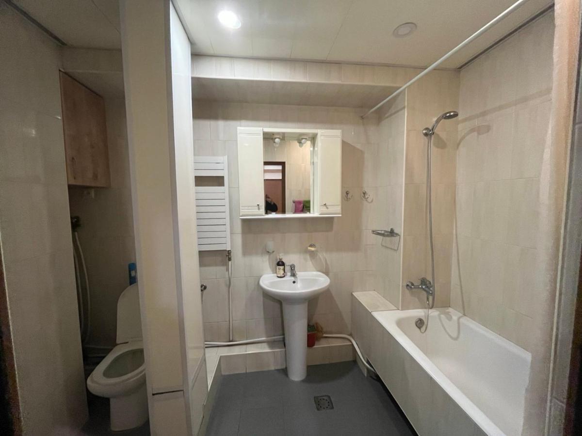 Large Cozy Apartment On Beginning Of Komitas Ave Γιερεβάν Εξωτερικό φωτογραφία