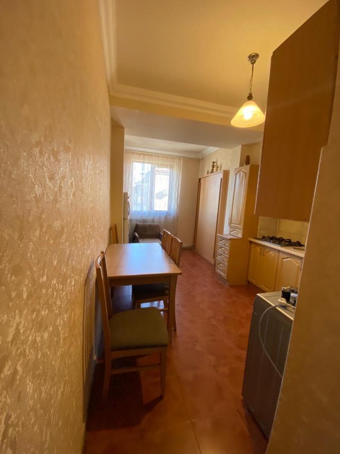 Large Cozy Apartment On Beginning Of Komitas Ave Γιερεβάν Εξωτερικό φωτογραφία